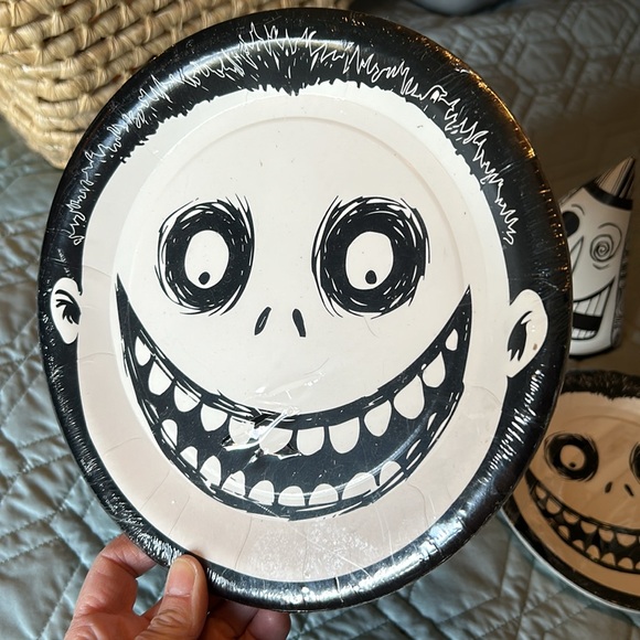 NWT, Nightmare before Xmas, RARE 16 Party plates and 4 hats. Halloween time 🎃🎃 - Picture 5 of 7